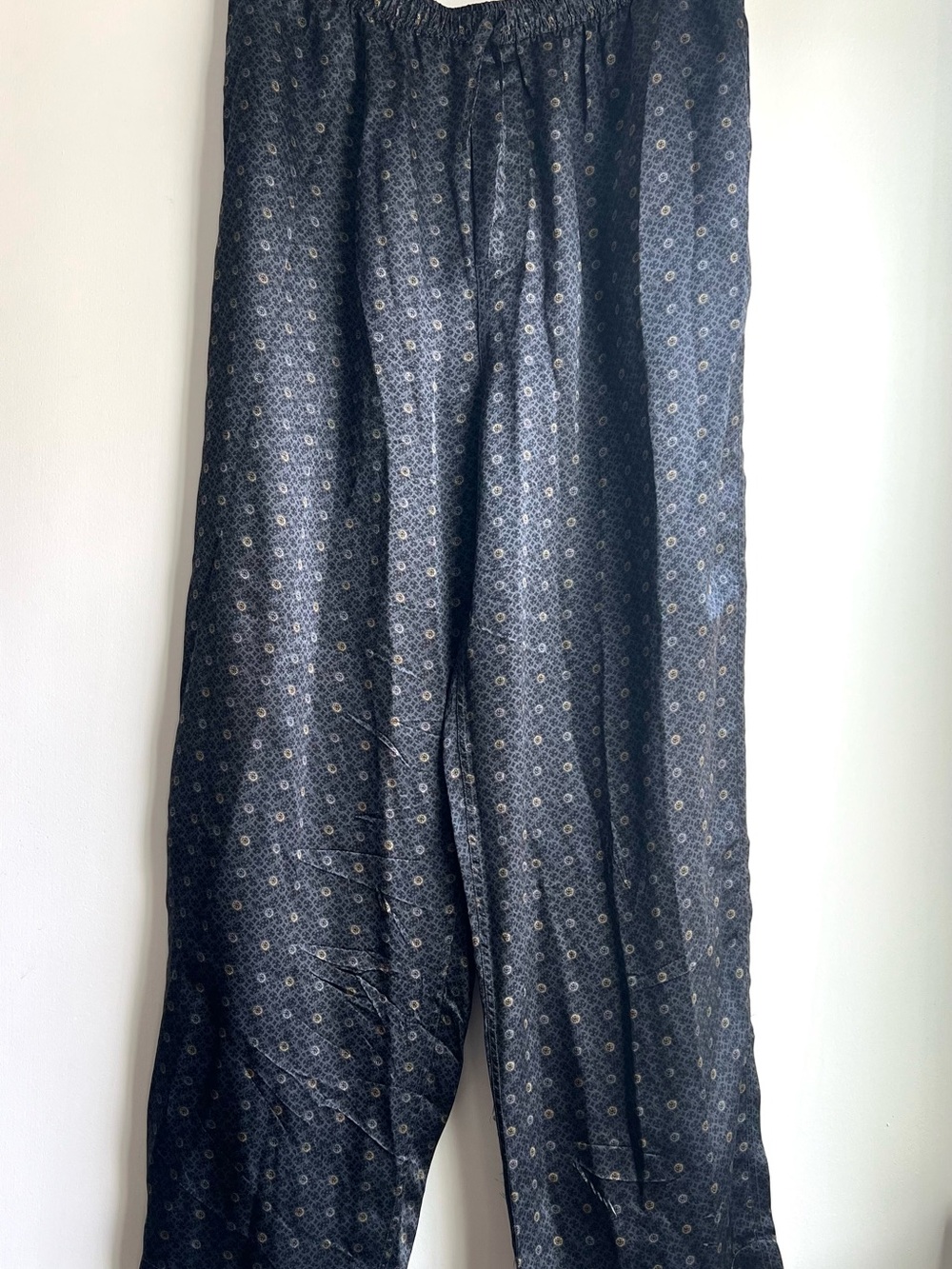100% silk Perry Ellis Black/Gray Patterned Wide-Leg pants